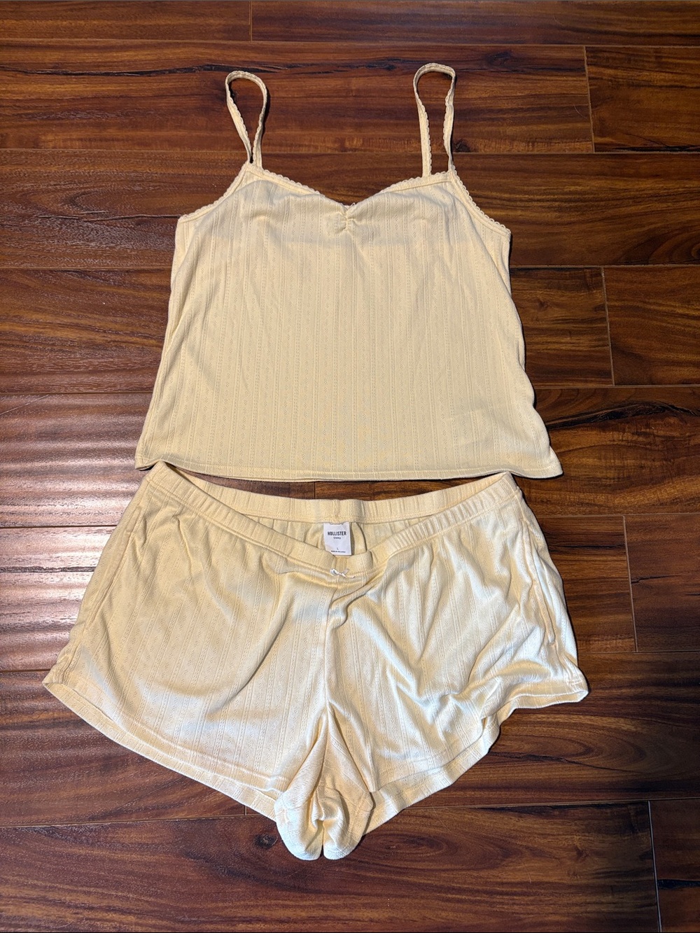 M/L Hollister Cream Ribbed Cami & Shorts Sleep Set butter yellow